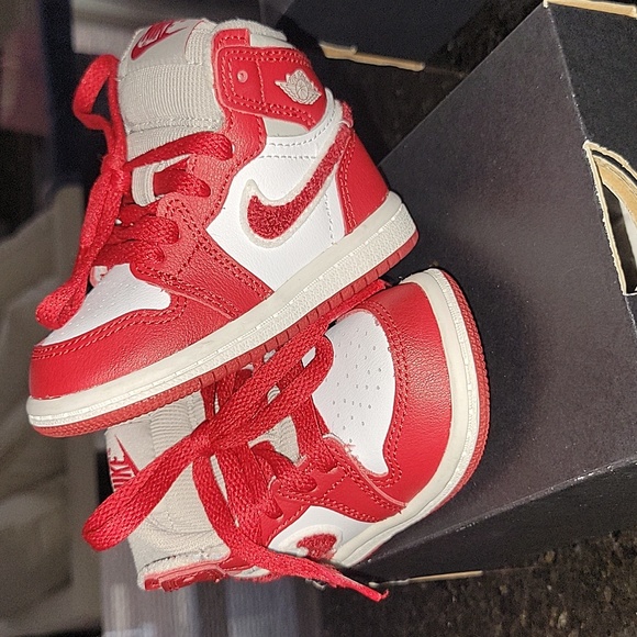 Jordan's| Toddler Retro 13 and Retro 1's Size 4c - Picture 3 of 13